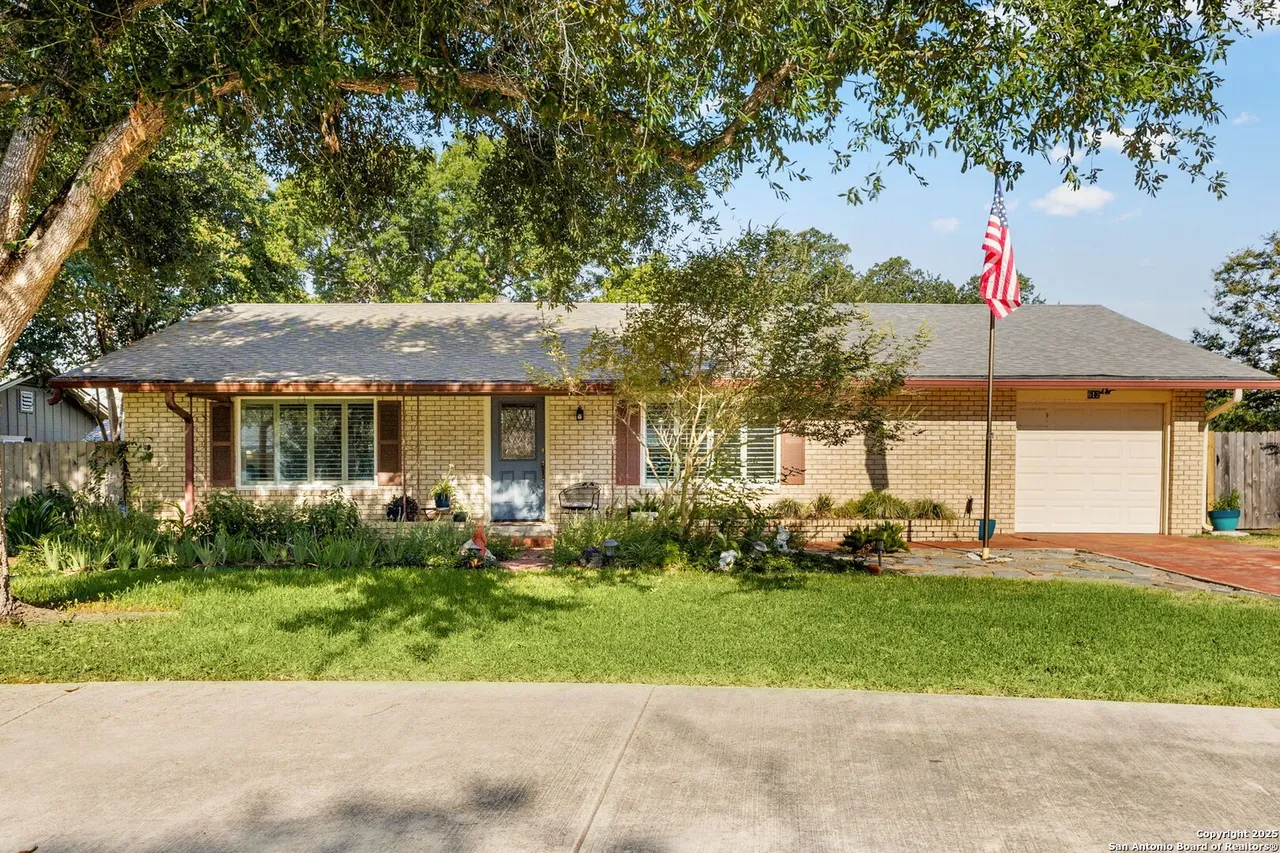 612 Kathy Dr, Seguin, TX 78155 Krista Moreno Bloom Realty TX